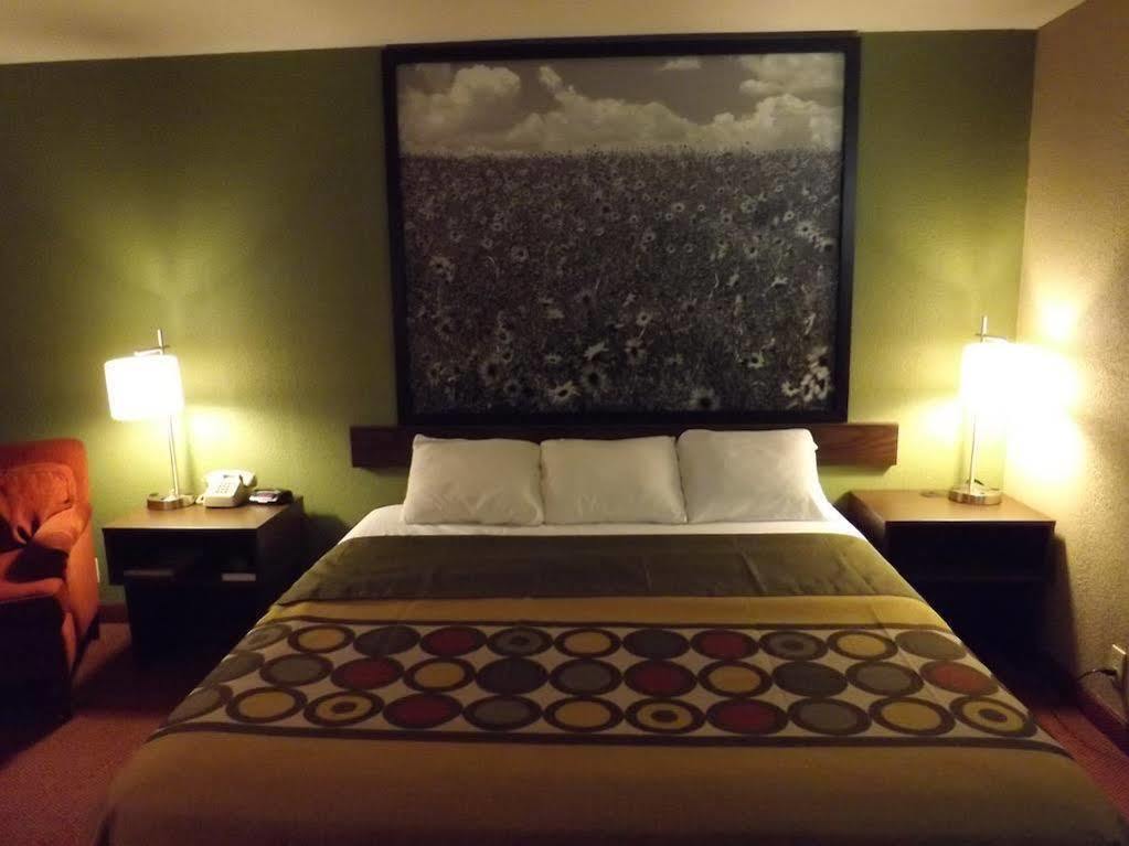 Hotel Super 8 By Wyndham Sterling Co Extérieur photo